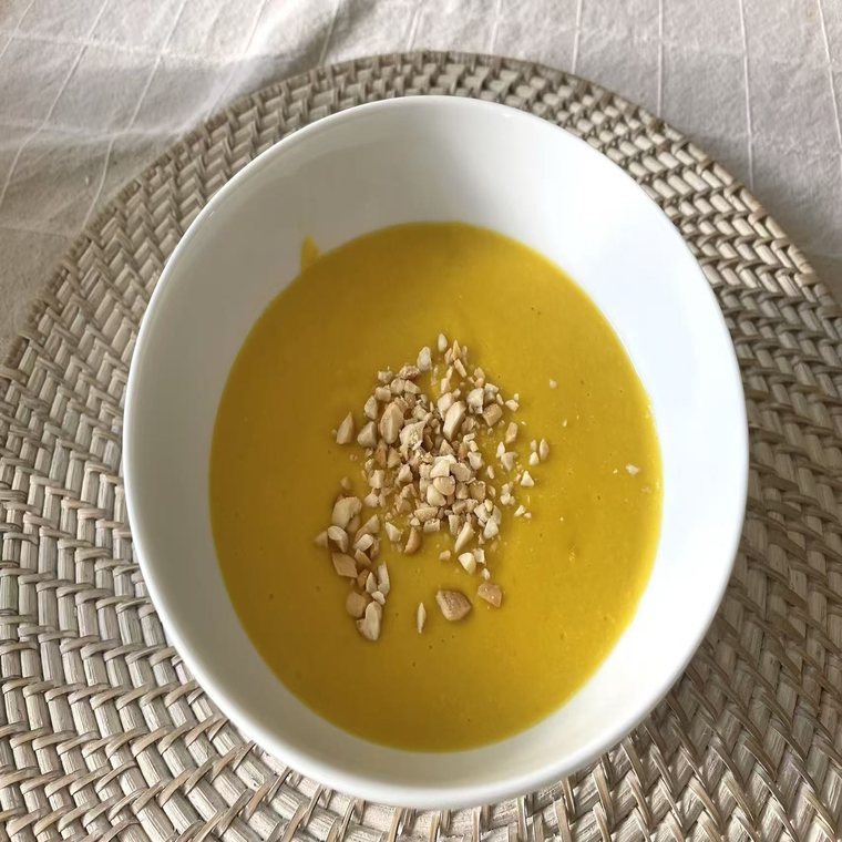 Pumpkin soup with toasted seeds