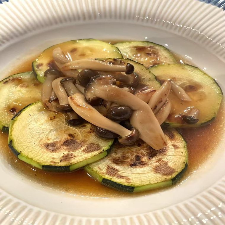 Zucchini with mushrooms
