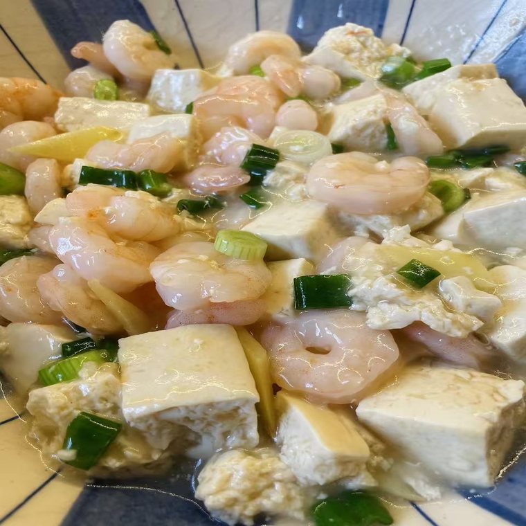 Tofu with shrimp and spring onion