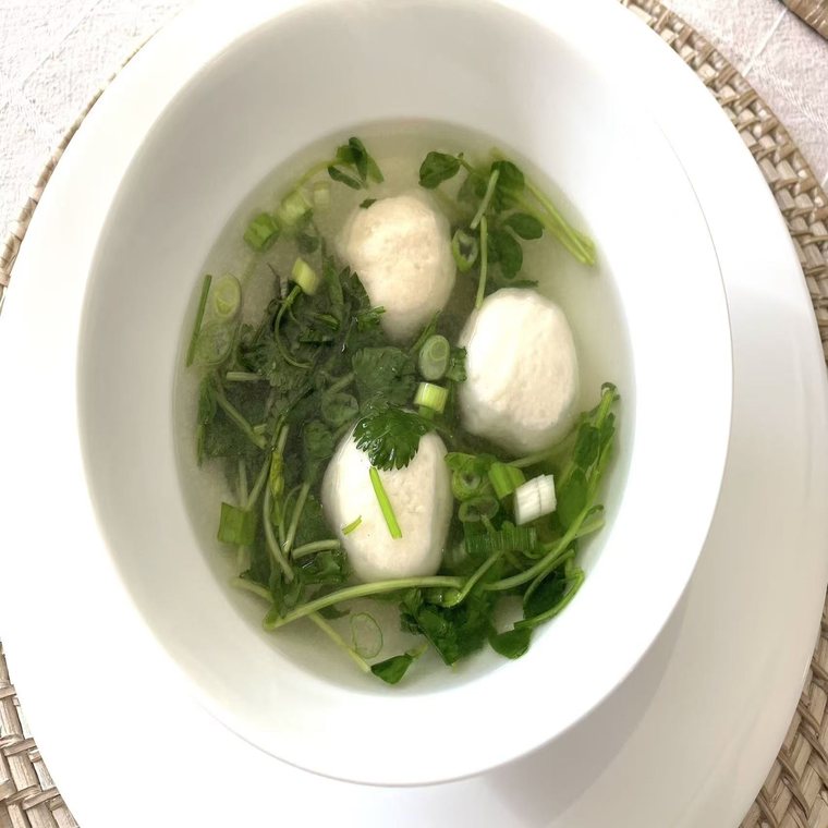 Clear soup with quail eggs and green vegetables