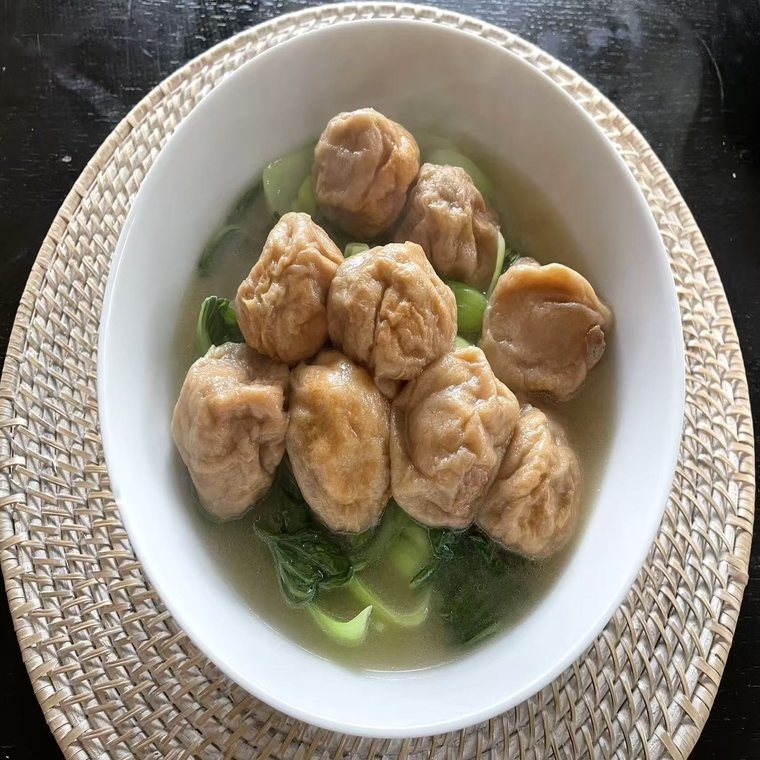 Meatball and shiitake mushroom soup